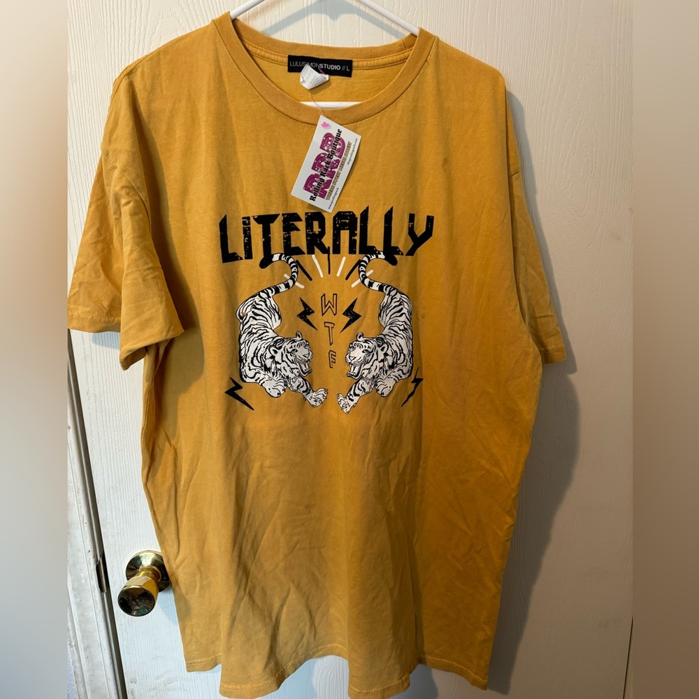🪆5/$25🪆Men’s T-shirt- size large NWT